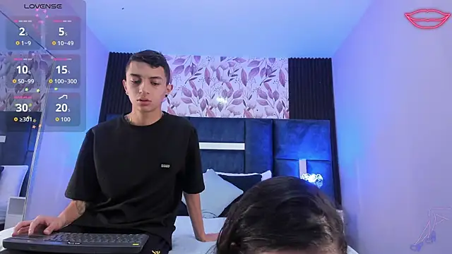 Snapshot of NickandAbby_ chatting on October 2025 12:39:02 PM NickandAbby online show from October 2025 12:39:02 PM