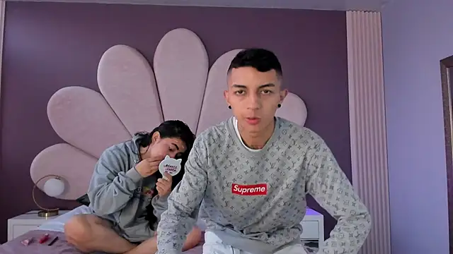 Snapshot of NickandAbby_ chatting on October 2025 11:39:02 AM NickandAbby online show from October 2025 11:39:02 AM