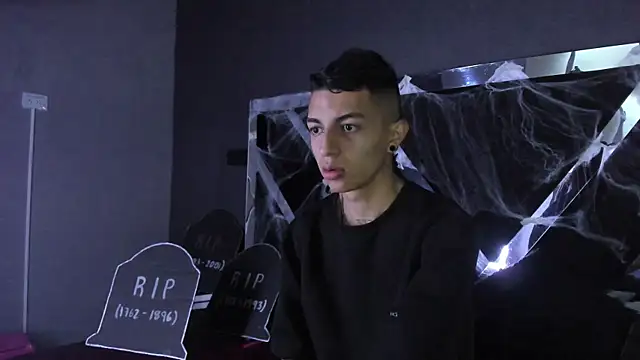 Snapshot of NickandAbby_ chatting on October 2025 12:13:02 PM NickandAbby online show from October 2025 12:13:02 PM