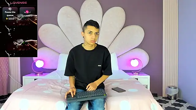 Snapshot of NickandAbby_ chatting on November 2025 12:15:02 PM NickandAbby online show from November 2025 12:15:02 PM