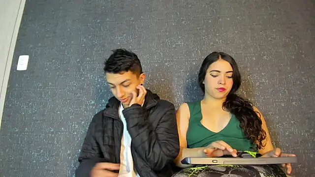 Snapshot of NickandAbby_ chatting on November 2025 12:42:02 PM NickandAbby online show from November 2025 12:42:02 PM