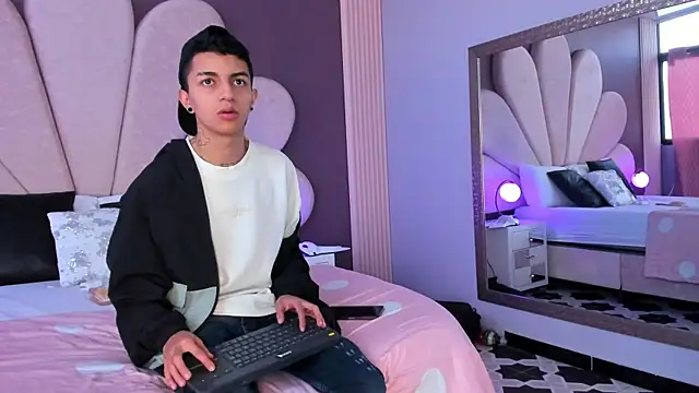 Snapshot of NickandAbby_ chatting on November 2025 12:16:02 PM NickandAbby online show from November 2025 12:16:02 PM