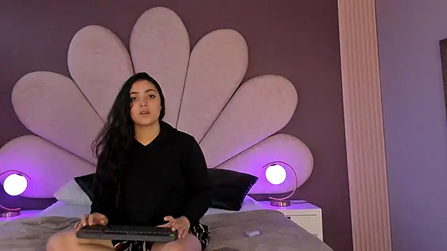 Snapshot of NickandAbby_ chatting on November 2025 11:33:02 AM NickandAbby online show from November 2025 11:33:02 AM