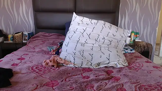 Snapshot of BoobsQueen46K chatting on November 2025 10:04:02 AM BoobsQueen46K online show from November 2025 10:04:02 AM