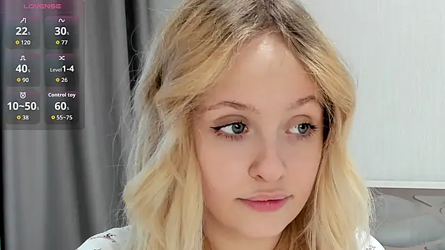 Snapshot of Julliakoill chatting on October 2025 07:51:01 AM Julliakoill online show from October 2025 07:51:01 AM