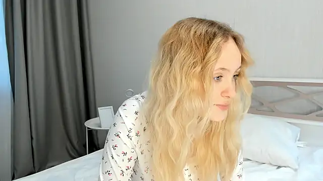 Snapshot of Julliakoill chatting on October 2025 10:37:02 AM Julliakoill online show from October 2025 10:37:02 AM