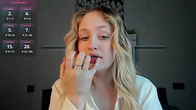 Julliakoill online show from December 2025 06:30:02 AM