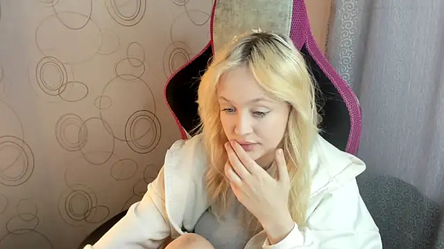 Julliakoill online show from February 2026 10:19:02 AM