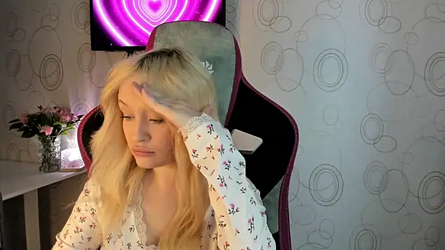 Julliakoill online show from February 2026 11:06:02 AM