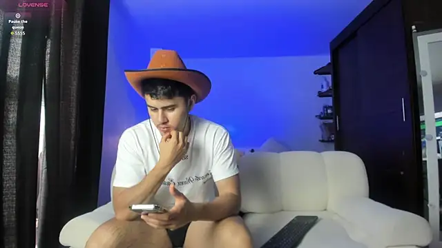 Snapshot of twinguys chatting on October 2025 03:25:02 PM twinguys online show from October 2025 03:25:02 PM