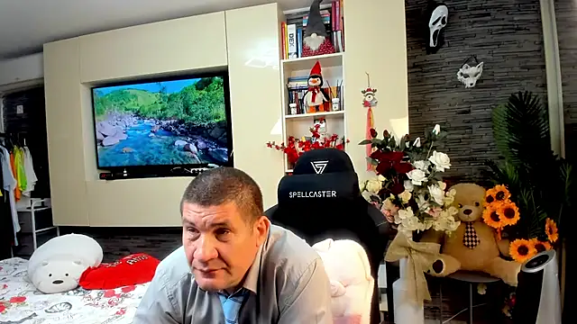 SpartacusDaddy48 online show from May 2026 07:20:01 PM