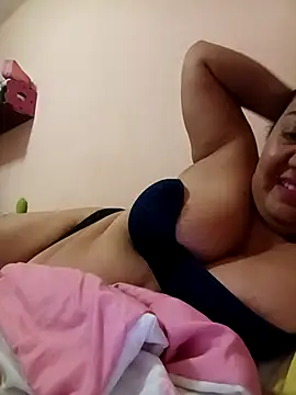 Snapshot of Caroomoom27 chatting on September 2025 07:43:01 AM Caroomoom27 online show from September 2025 07:43:01 AM