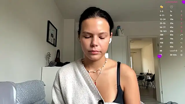 Snapshot of MaydaCornwall chatting on November 2025 08:04:02 AM MaydaCornwall online show from November 2025 08:04:02 AM