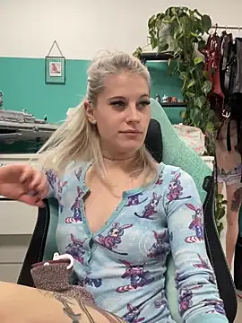 TheRealJessyLey online show from November 2025 07:05:01 PM