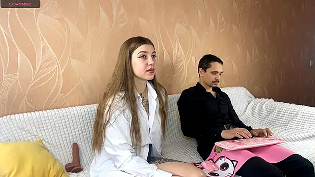 Snapshot of VelvetMiley chatting on November 2025 04:04:01 AM VelvetMiley online show from November 2025 04:04:01 AM