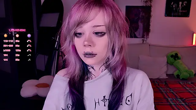 Lollyshy online show from November 2025 10:38:01 AM