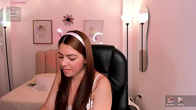 Snapshot of Madelin_carter chatting on November 2025 03:54:01 AM Madelin carter online show from November 2025 03:54:01 AM