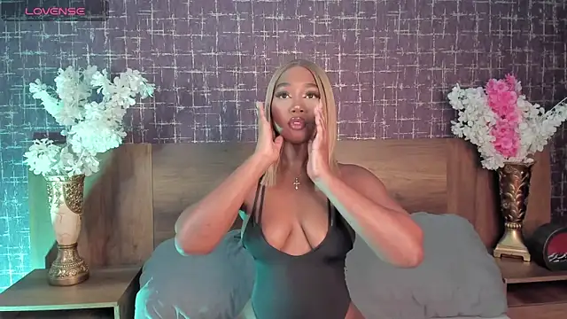 alisonn moon online show from November 2025 08:22:01 PM