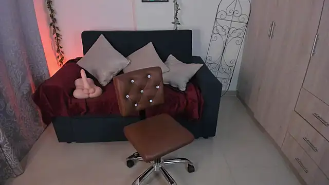 mishelkrave  online show from October 2025 12:20:01 AM