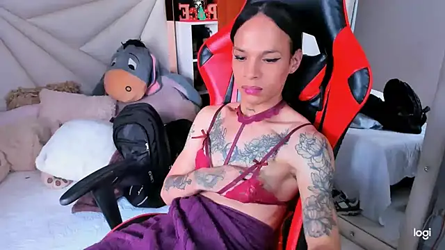 Snapshot of sara_slut21 chatting on December 2024 06:46:02 PM sara slut21 online show from December 2024 06:46:02 PM