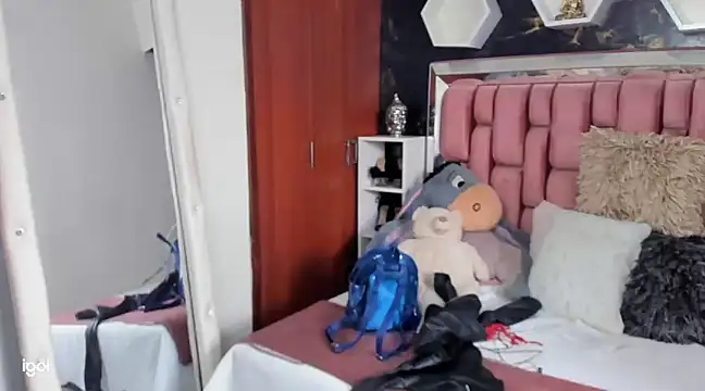 Snapshot of sara_slut21 chatting on February 2025 09:11:02 PM sara slut21 online show from February 2025 09:11:02 PM