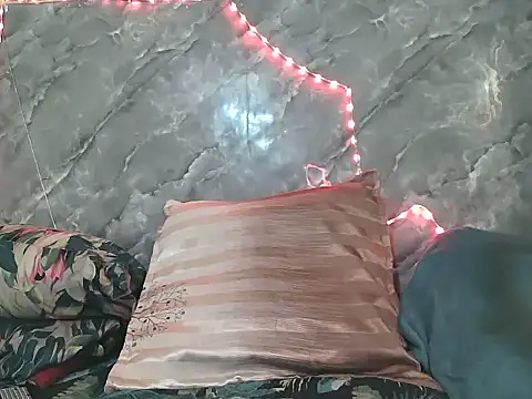 Snapshot of ZARIA-VIXEN chatting on December 2025 11:48:01 AM ZARIA-VIXEN online show from December 2025 11:48:01 AM