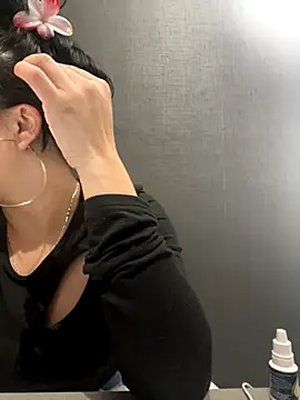 Emily Rivers  online show from October 2025 01:11:01 PM