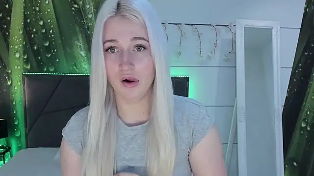 HollyTailors online show from February 2026 06:10:01 AM