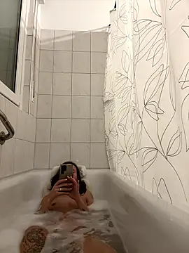 Emilia Mausi online show from January 2026 07:30:01 PM