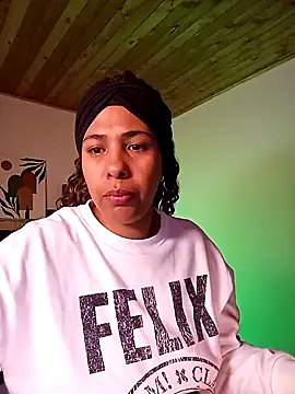 Snapshot of IVONNE_COLLINS33 chatting on February 2026 11:31:02 PM IVONNE COLLINS33 online show from February 2026 11:31:02 PM