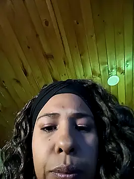 Snapshot of IVONNE_COLLINS33 chatting on February 2026 12:06:01 AM IVONNE COLLINS33 online show from February 2026 12:06:01 AM