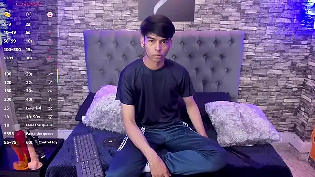 OnlyJos online show from October 2025 07:45:01 PM