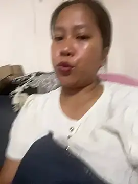 Snapshot of Pilipinalyn23 chatting on July 2026 10:44:01 AM Pilipinalyn23 online show from July 2026 10:44:01 AM