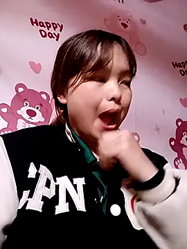 Snapshot of XoiXoi232 chatting on November 2025 01:43:02 PM XoiXoi232 online show from November 2025 01:43:02 PM