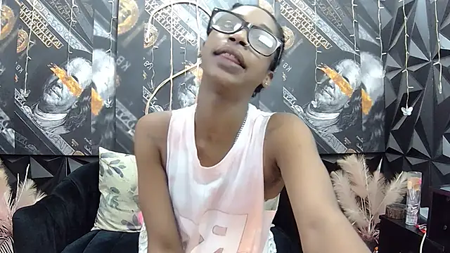 Lilmisbaddyxxx online show from October 2025 06:05:01 PM
