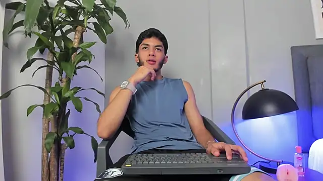Snapshot of Tylerffoxx chatting on July 2026 10:26:01 PM Tylerffoxx online show from July 2026 10:26:01 PM