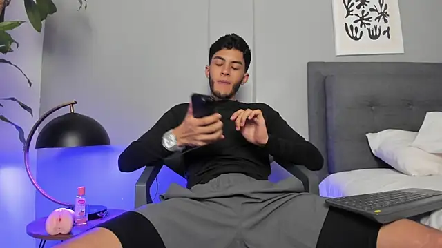 Snapshot of Tylerffoxx chatting on August 2026 08:22:02 PM Tylerffoxx online show from August 2026 08:22:02 PM