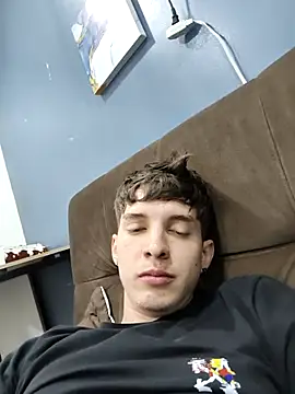 Jheampiiero online show from November 2025 02:32:01 PM