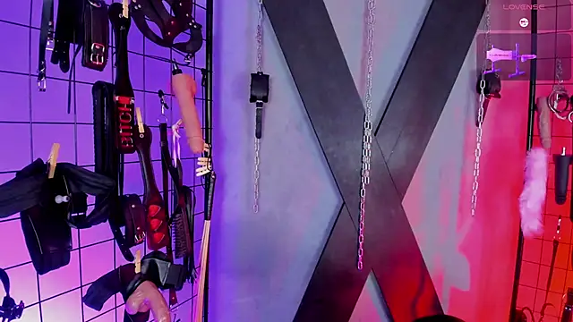 VictoryaLiah BDSM online show from November 2025 11:44:01 AM