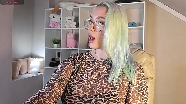 Snapshot of Vickie_Nelsson chatting on September 2025 08:27:01 AM Vickie Nelsson online show from September 2025 08:27:01 AM