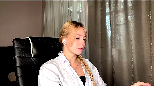 Jetta Corsacami online show from September 2025 07:43:01 AM