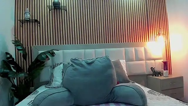 KattyBonnie online show from December 2025 07:41:01 PM