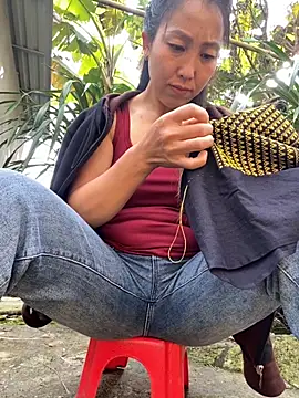 Huong-Ly online show from October 2025 01:39:02 AM