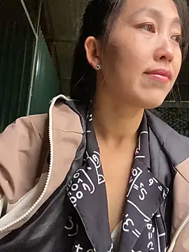 Huong-Ly online show from November 2025 02:11:02 AM