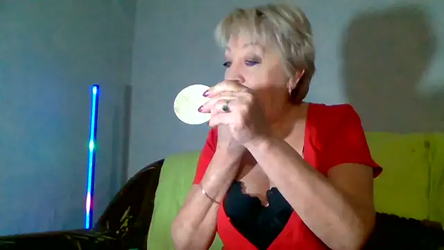 Snapshot of DianaQDream chatting on March 2026 04:14:01 AM DianaQDream online show from March 2026 04:14:01 AM