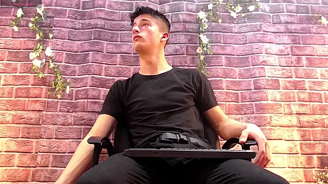 Snapshot of SirReed chatting on November 2025 04:00:02 AM SirReed online show from November 2025 04:00:02 AM