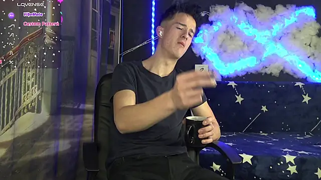 Snapshot of SirReed chatting on November 2025 04:05:01 AM SirReed online show from November 2025 04:05:01 AM