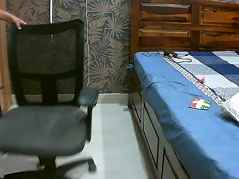 Snapshot of Poonam_queen021 chatting on October 2025 11:51:02 AM Poonam queen021 online show from October 2025 11:51:02 AM