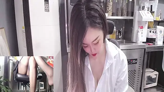 Eileen-L online show from September 2025 07:07:01 AM