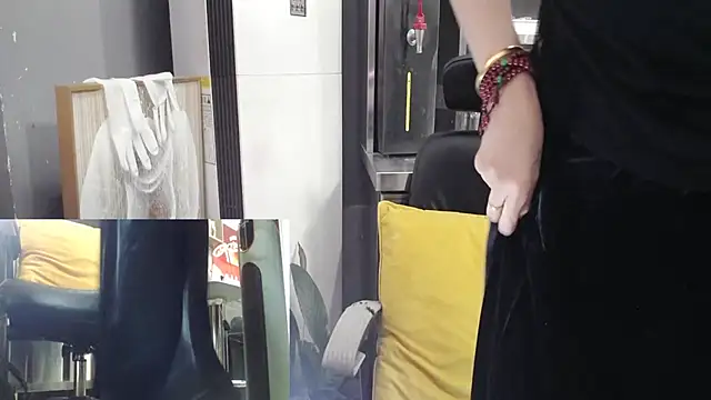 Eileen-L online show from November 2025 03:49:01 AM